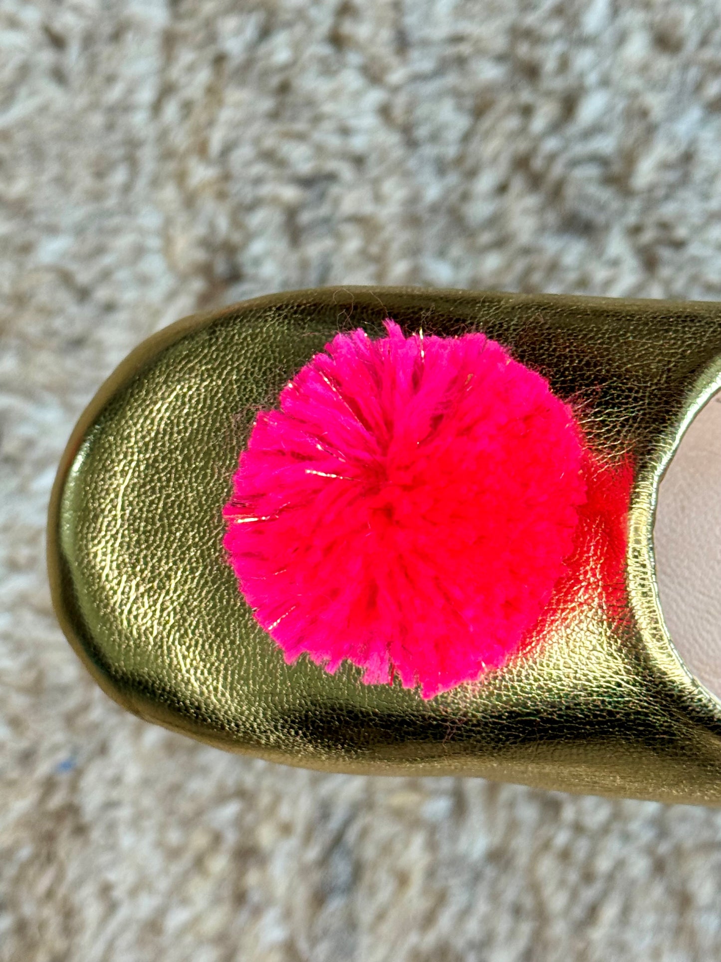 Babouches Filles dorées à pompon fuschia et or